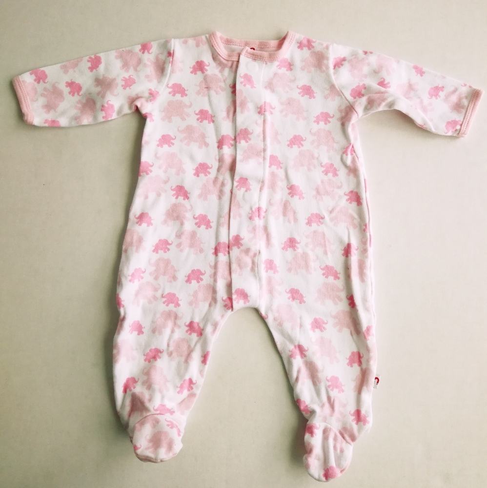 Easy magnetic close footie